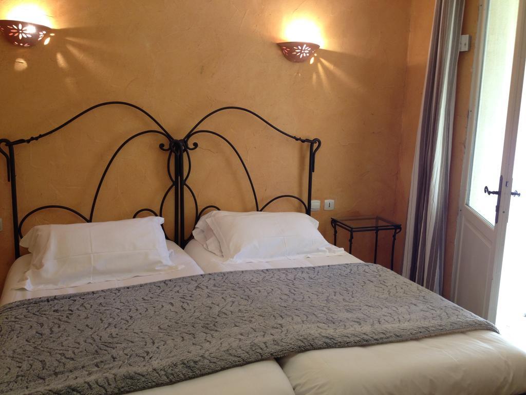 Hotel Lou Caleu Restaurant Le Rocher Des Abeilles Saint-Martin-de-Castillon Εξωτερικό φωτογραφία